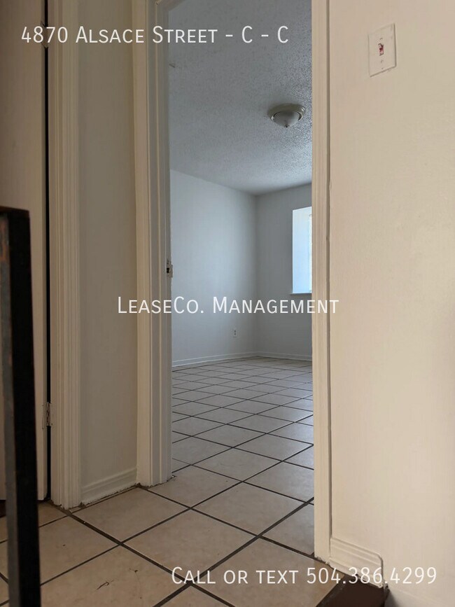 Building Photo - 4870 Alsace St