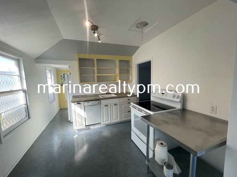 Building Photo - 1716 Marin St