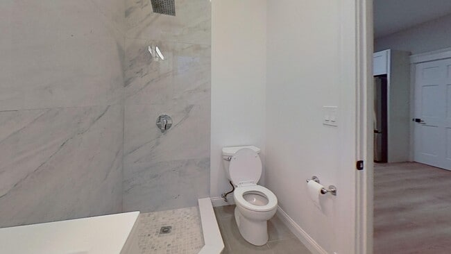Building Photo - 44 Dimmock St