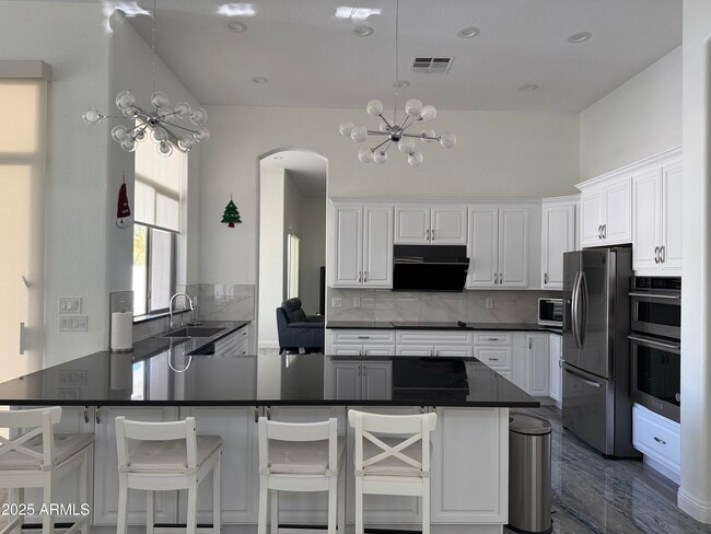 Building Photo - 2200 W Marlin Dr
