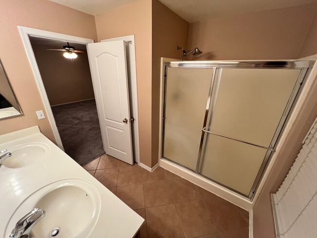 Building Photo - 3256 S Chaparral Rd