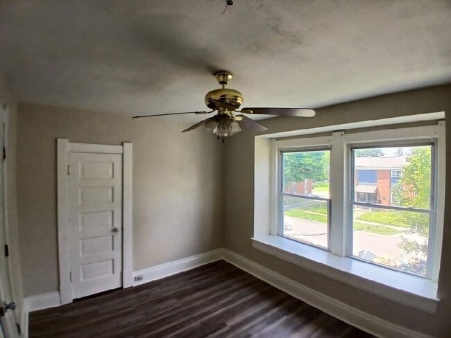 Building Photo - 4 Bed 1 Bath
