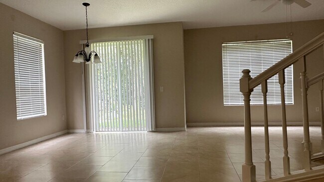 Building Photo - 3 bedroom 21/2 bath Townhome in Winter Garden