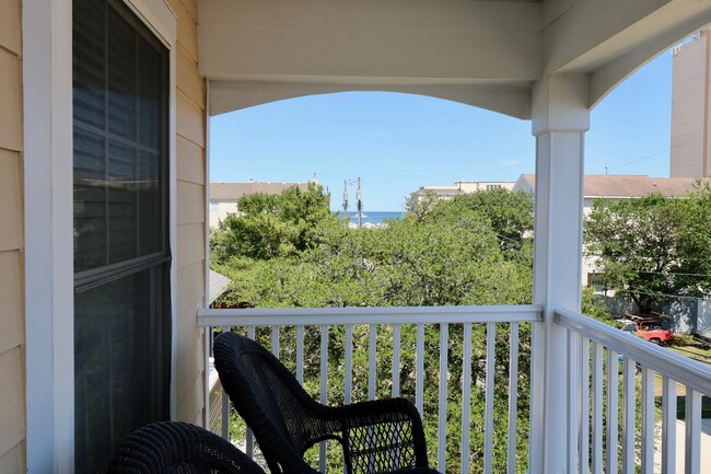 Building Photo - Beautiful Furnished 3-Story North End Seas...