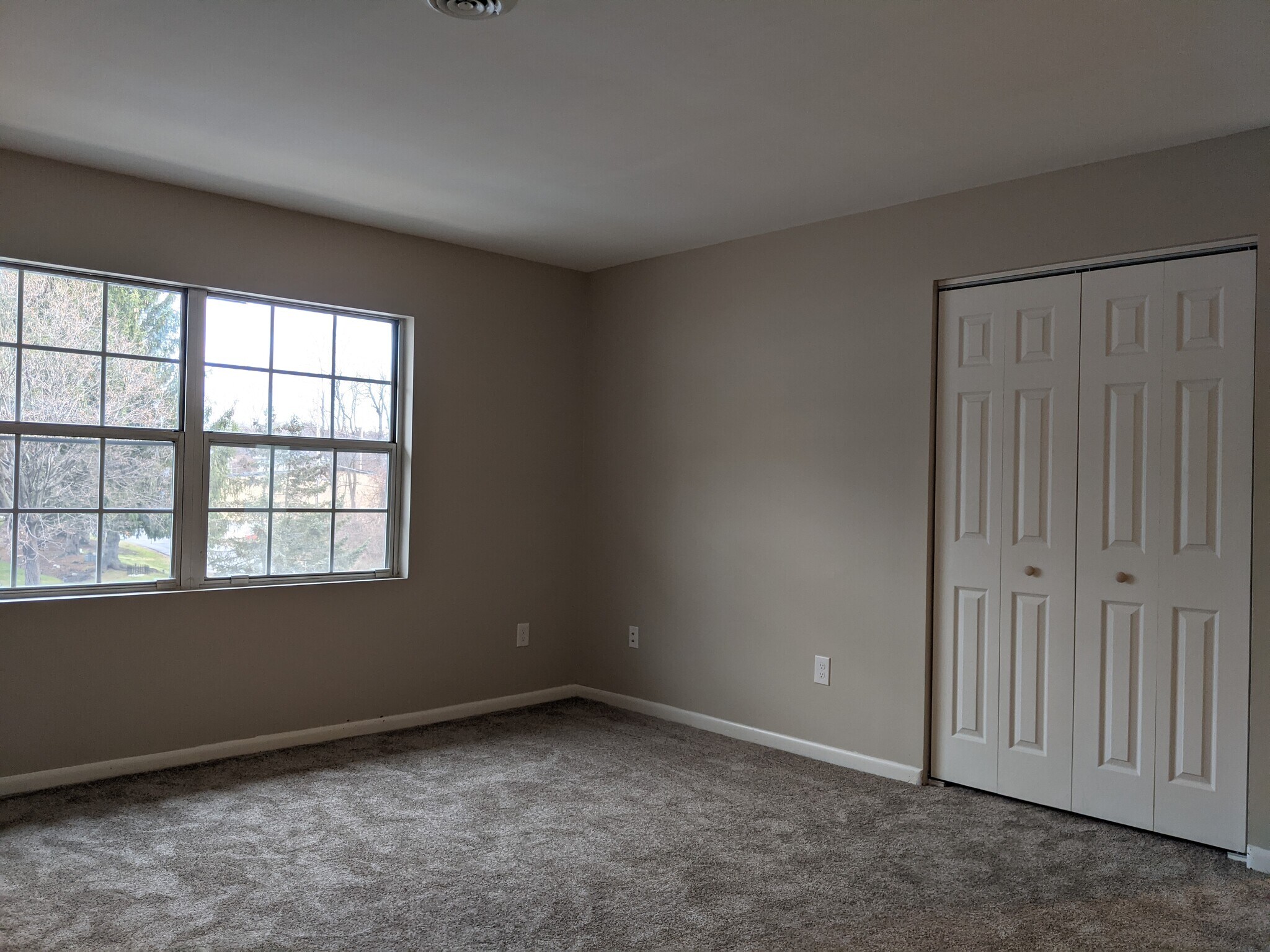 Building Photo - 25D Pine Ln