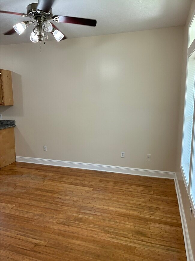 Building Photo - Beautiful 2/1 in Bay St. Louis, MS