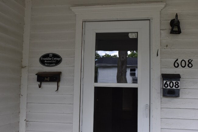 Building Photo - 608 S Franklin St