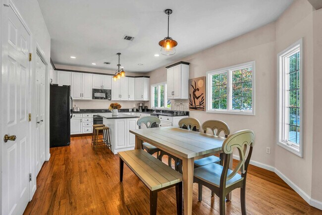 Building Photo - 1025 Peconic Bay Blvd