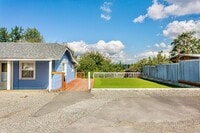 Building Photo - 2BR Upstairs Unit with Mountain Views & Private Yard – Tacoma Living at Its Best