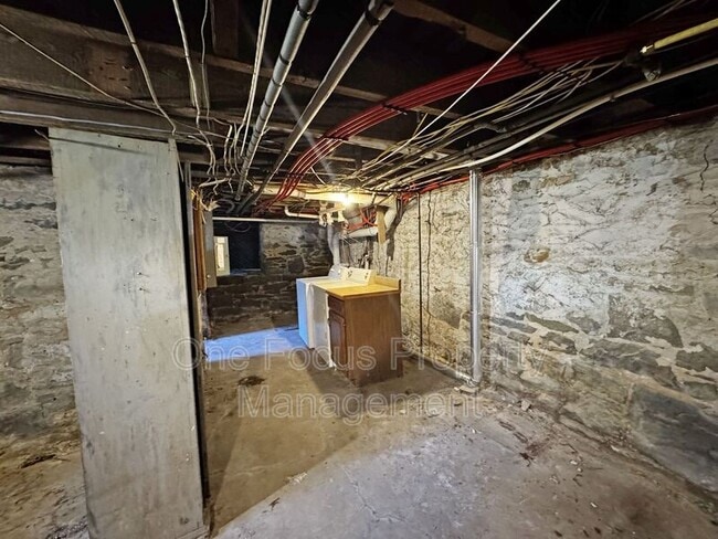 Building Photo - 95 Parkwood St