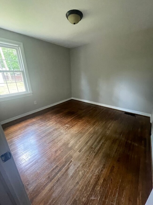 Building Photo - 3 Bedroom 1 Bath Ranch In Fountain Inn!!!!...