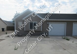Building Photo - 3 Bedroom, 2 Bathroom Twin Home