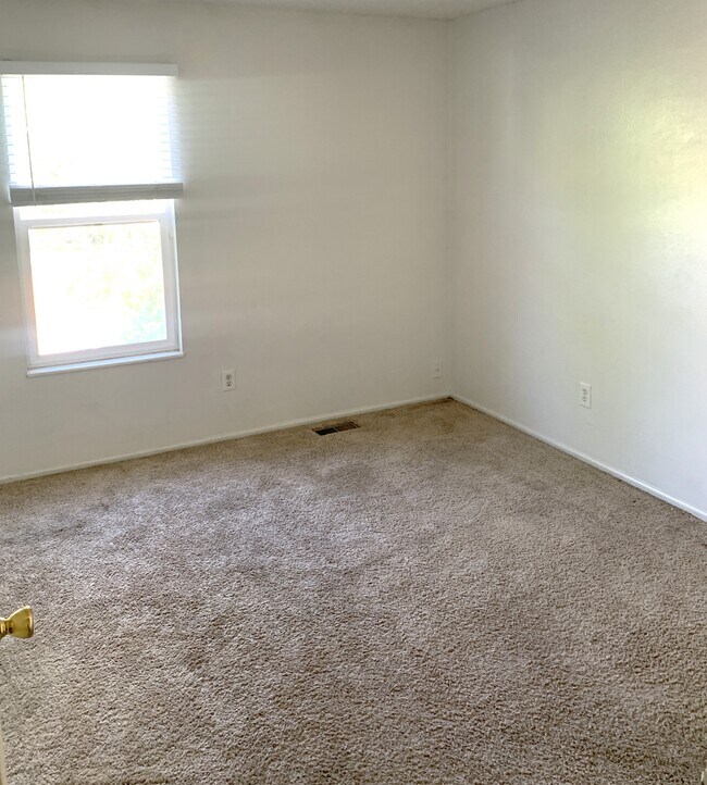 Building Photo - 122 Crawford Cir