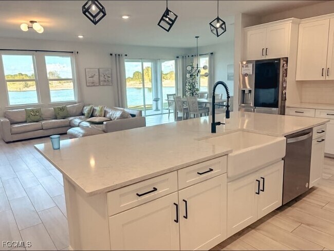 Building Photo - 2038 Grove Dr