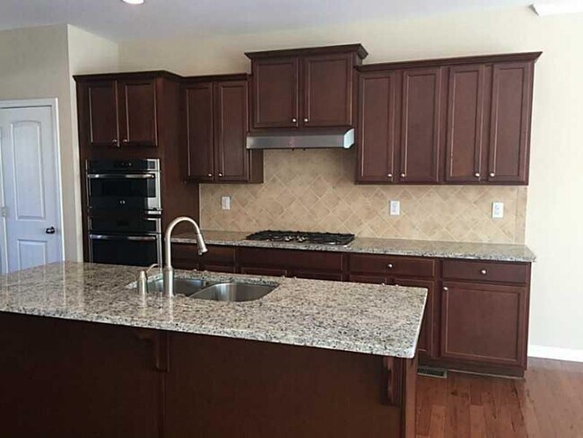 Building Photo - 921 Fawn Way