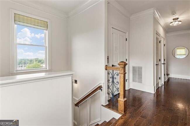 Building Photo - 629 Boulevard NE