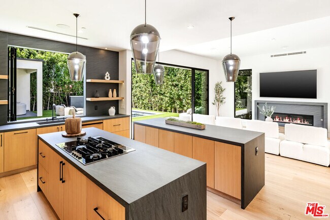 Building Photo - 14822 Hesby St