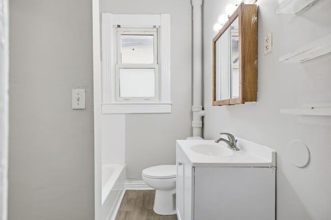 Building Photo - Charming 2-Bedroom, 1-Bath Home with Recent Updates!