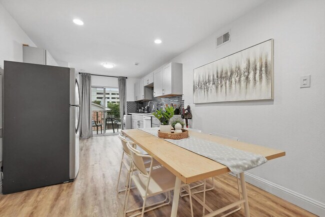 Building Photo - 8083 Meadow Rd