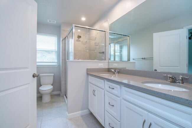 Building Photo - Stunning 3 Bed Townhouse for Rent in Lakewood Ranch! Spacious, Modern, and Move-In Ready!