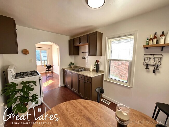 Building Photo - Beautiful 3 Bedroom 1 Bathroom now availab...