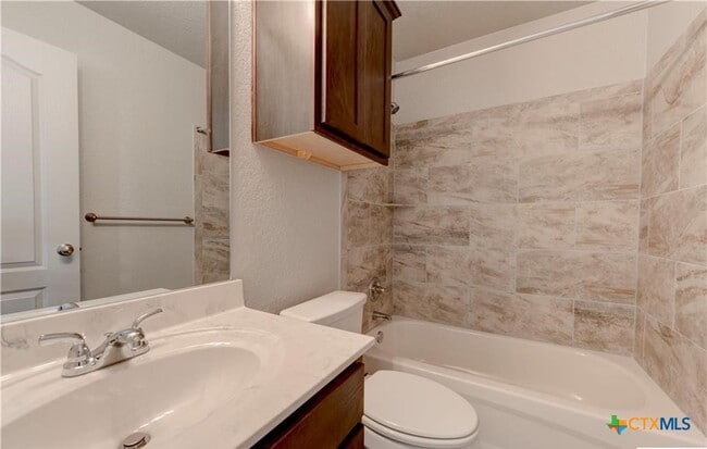 Building Photo - 601 Lost Trl