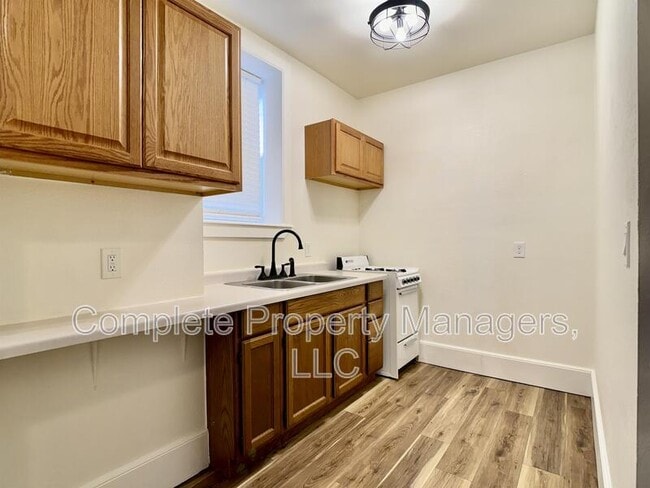 Building Photo - 517 E 4th St