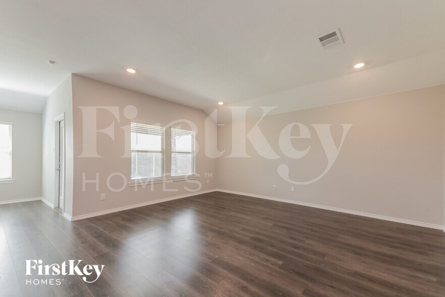 Building Photo - 104 Easy Goer Trl