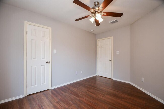 Building Photo - 4815 Mission Lake Ct