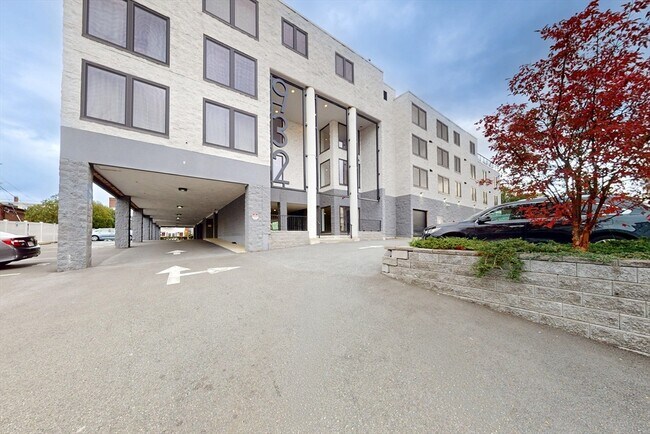 Building Photo - 932 Broadway