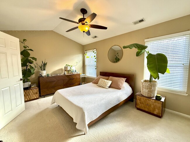 Building Photo - 3359 Blue Ridge Dr