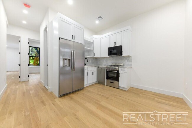 Building Photo - Brand New 3 Bed in Bed Stuy Brownstone!