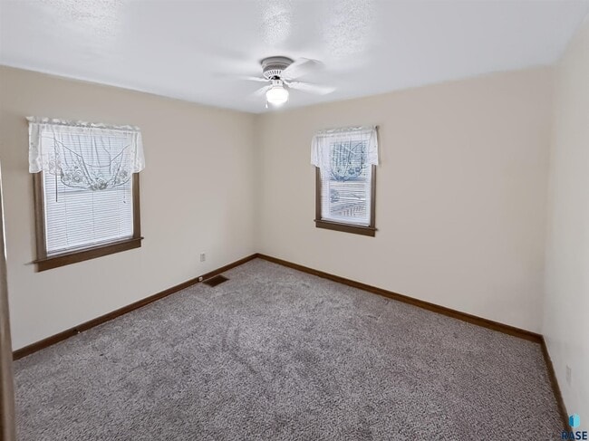 Building Photo - 519 N Wayland Ave