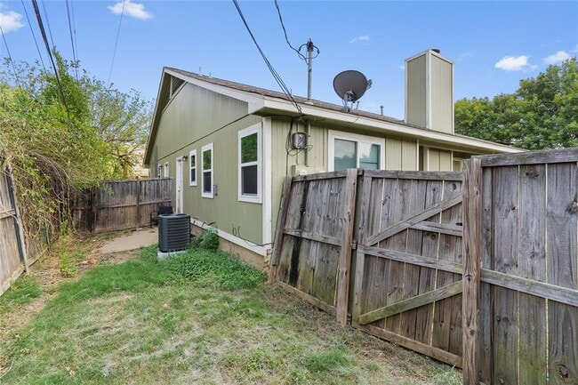 Building Photo - 602 Peterson St