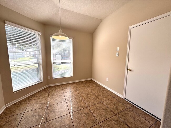 Building Photo - 5042 Ivy Fair Way