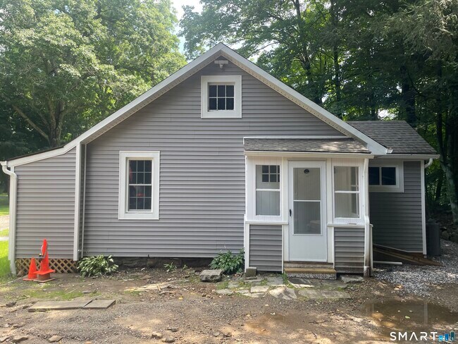 Building Photo - 73 Simpaug Turnpike