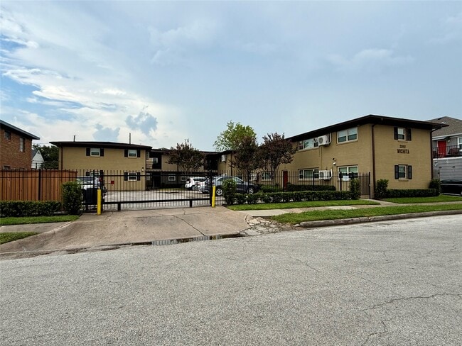 Primary Photo - 2812 Wichita St