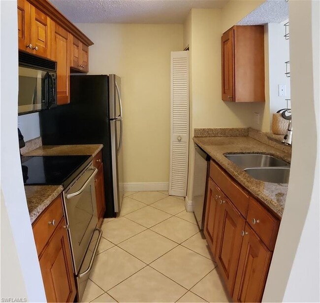 Building Photo - 194 Santa Clara Dr