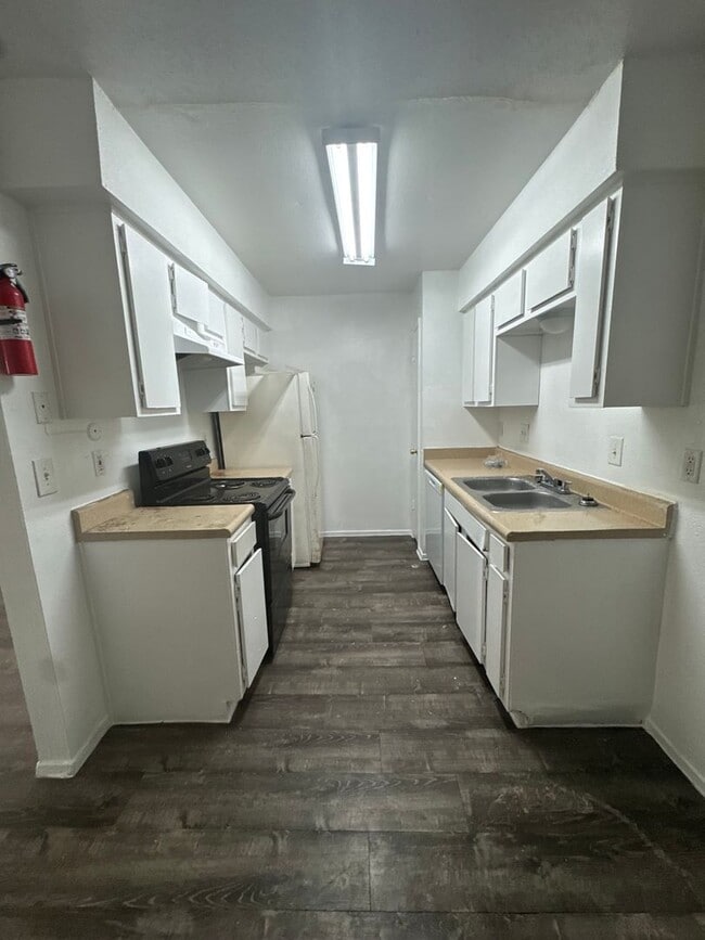 Building Photo - second floor 1 bd condo