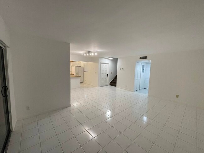 Building Photo - 2372 NW 39th Ave