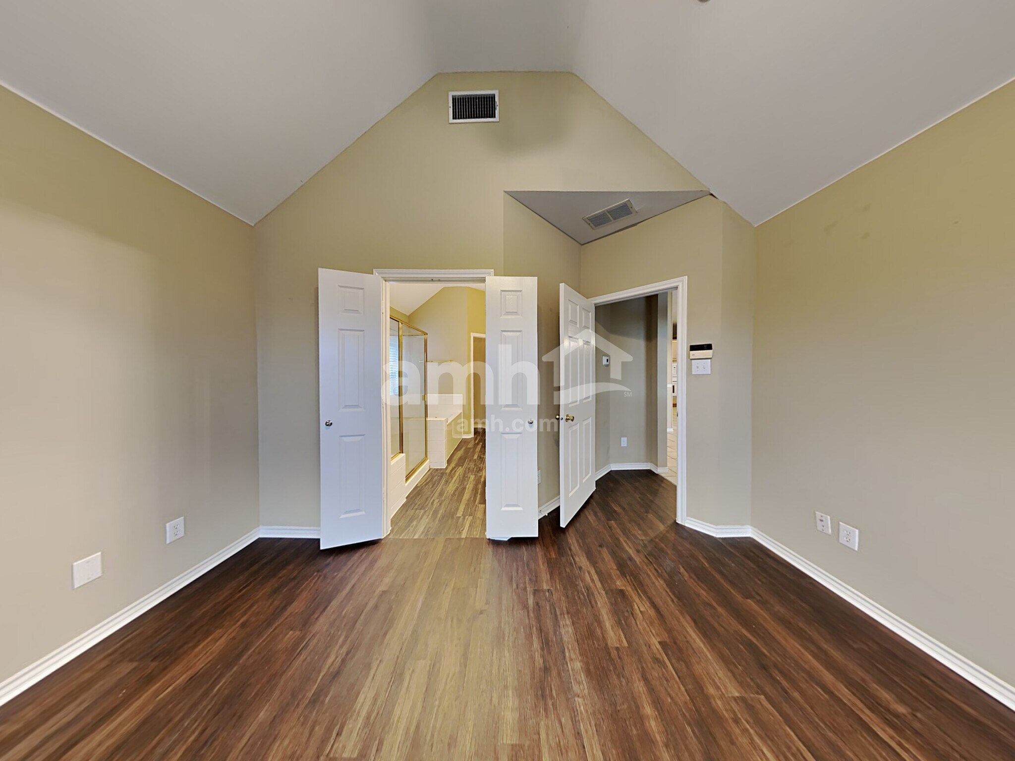 Building Photo - 210 Sparrow Hawk Dr