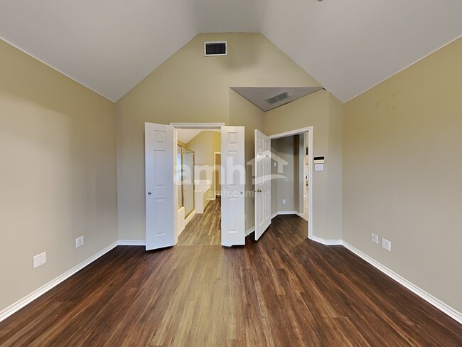Building Photo - 210 Sparrow Hawk Dr
