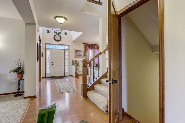 Building Photo - Grand 5 bed 4.5 bath Maple Grove Home w/ 3-Car Garage! Fully Furnished
