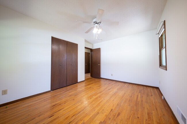Building Photo - 14865 Damask Ave W