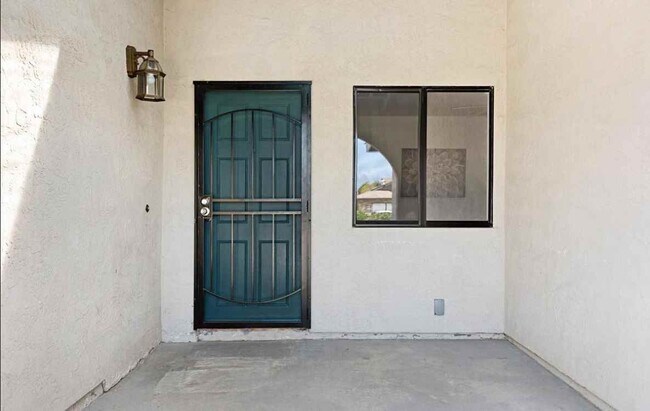 Building Photo - 710 Hillward St