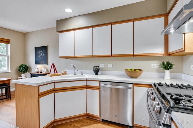 Building Photo - 2492 Dickens Dr