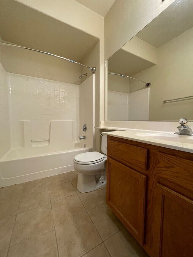 Building Photo - Large Two Story Home with Bonus Room, Cove...