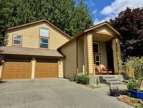 Building Photo - Top Quality 4 bedroom Silverdale home available now