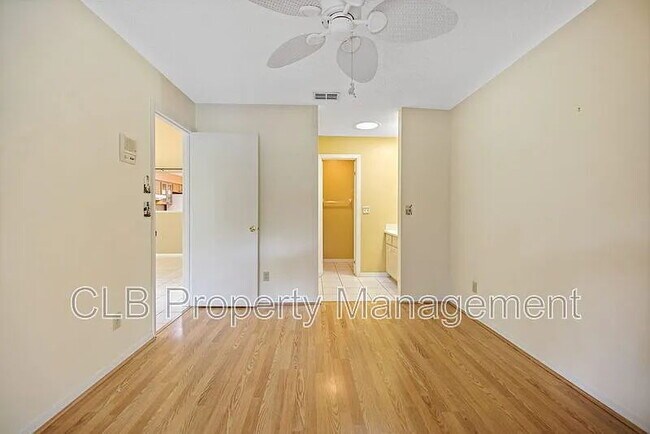 Building Photo - Lovely 2 bedroom/2 bathroom duplex in Port Orange