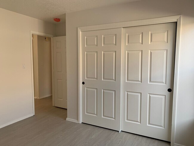 Building Photo - Lovely 3 Bedroom, 2 Bath In The NW!